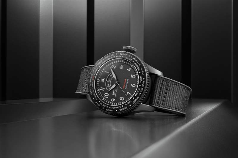 IWC萬(wàn)國(guó)最新Pilot's Watch Timezoner TOP GUN Ceratanium-復(fù)刻表