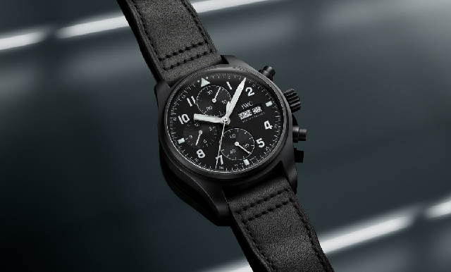 致敬傳奇黑陶瓷先驅(qū)| IWC 飛行員計(jì)時腕表「致敬3705」特別版-復(fù)刻表