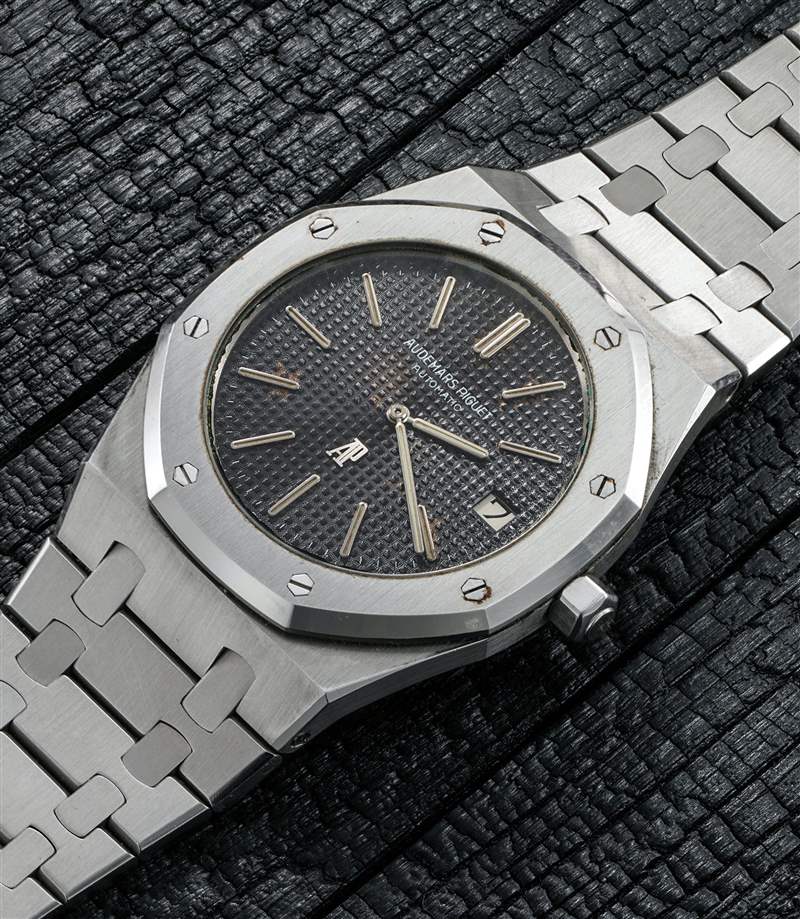 型號(hào)5402ST Royal Oak A Series「The A2」精鋼鏈帶腕表以1,058,500瑞士法郎成交（約838萬(wàn)港元），亦創(chuàng)下古董Royal Oak歷來(lái)世界拍賣(mài)紀(jì)錄。 （圖片來(lái)源：富藝斯）