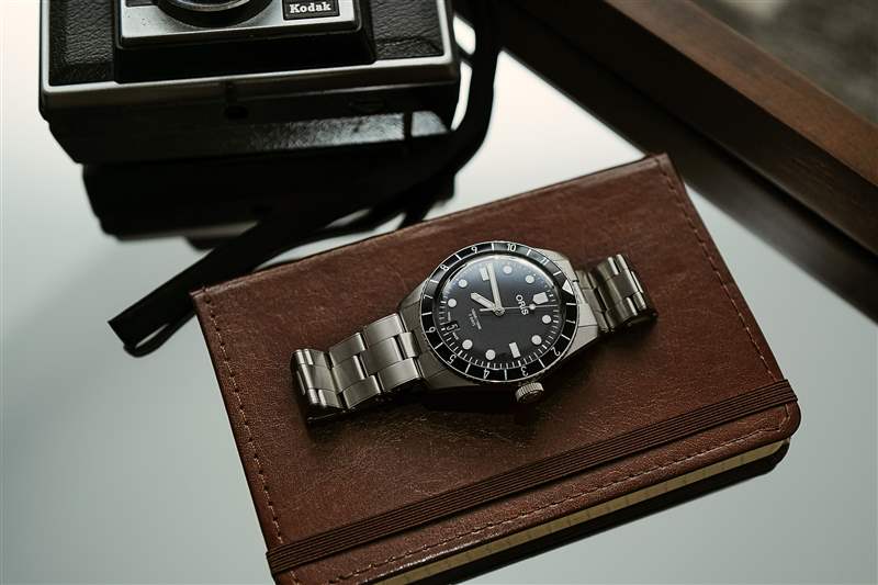 使用新款Oris Divers 65 親身體驗(yàn) 12 小時表圈和啞光表盤-復(fù)刻表