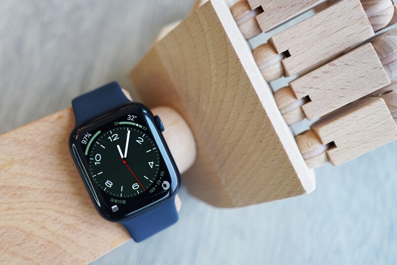Apple Watch Series 8／SE開箱近賞細(xì)節(jié)及了解全新功能！ Series 8 vs SE買邊只好？