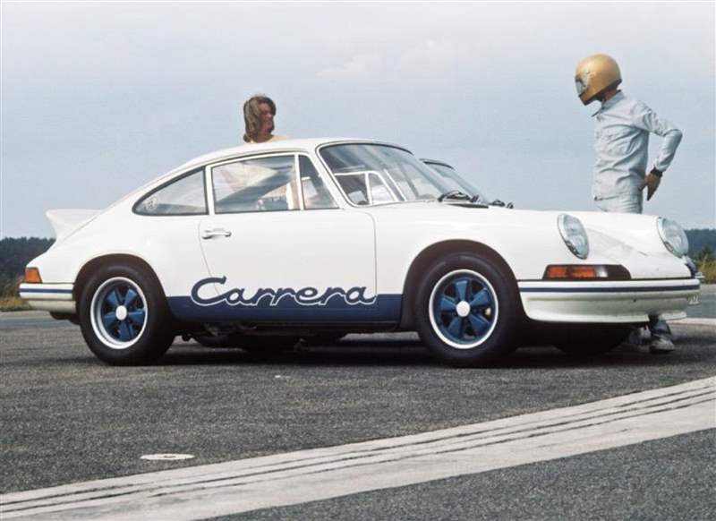 911 Carrera RS 2.7是保時(shí)捷911車系中的一款標(biāo)志性杰作，亦是首款以「Carrera」命名，并將Carrera名稱印上車身的車款。 （圖片來源：TAG Heuer）