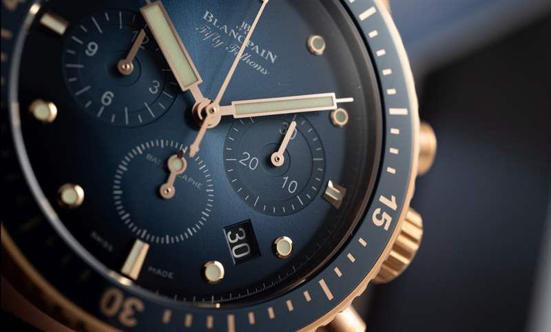 18K紅金藍(lán)面、23級(jí)鈦灰面，Blancpain五十噚深潛器飛返計(jì)時(shí)碼表兩款延伸新作