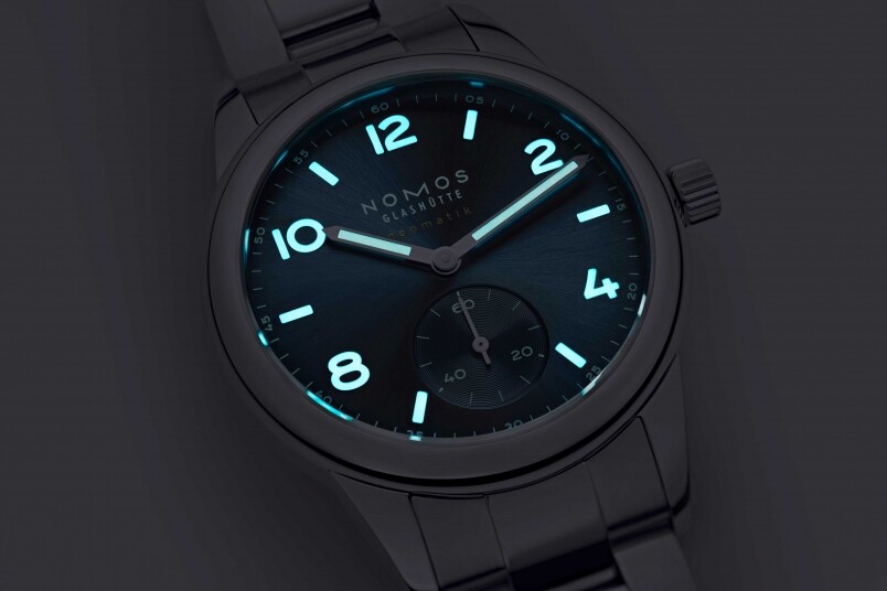 全新的夜光可視設計 NOMOS Glashütte全新Club Sport neomatik腕表推出煥然一新的尺寸和配?設計-復刻表