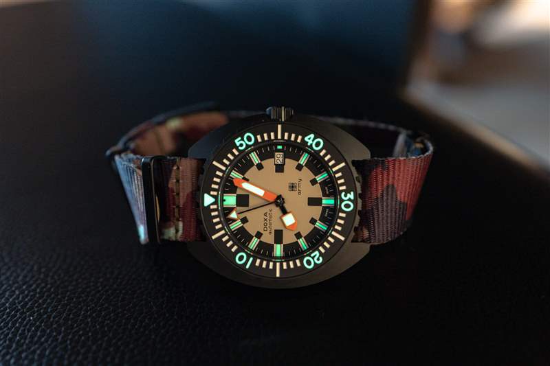 親身體驗神秘的復古Doxa Army以現(xiàn)代陶瓷手表的形式重新出現(xiàn)-復刻表