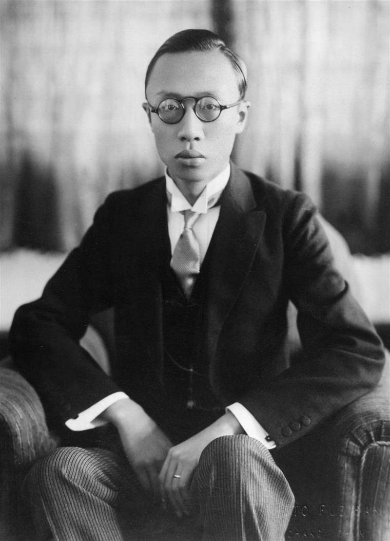 溥儀(圖片來(lái)源:富藝斯) 極罕百達(dá)翡麗天價(jià)成交創(chuàng)紀(jì)錄末代皇帝溥儀珍藏世上僅8枚-復(fù)刻表