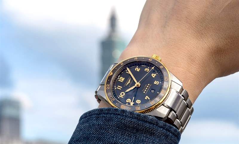 LONGINES - 為此地與彼時，都鍍上Golden Hour：浪琴表Spirit Zulu Time，新增18K黃金細(xì)節(jié)
