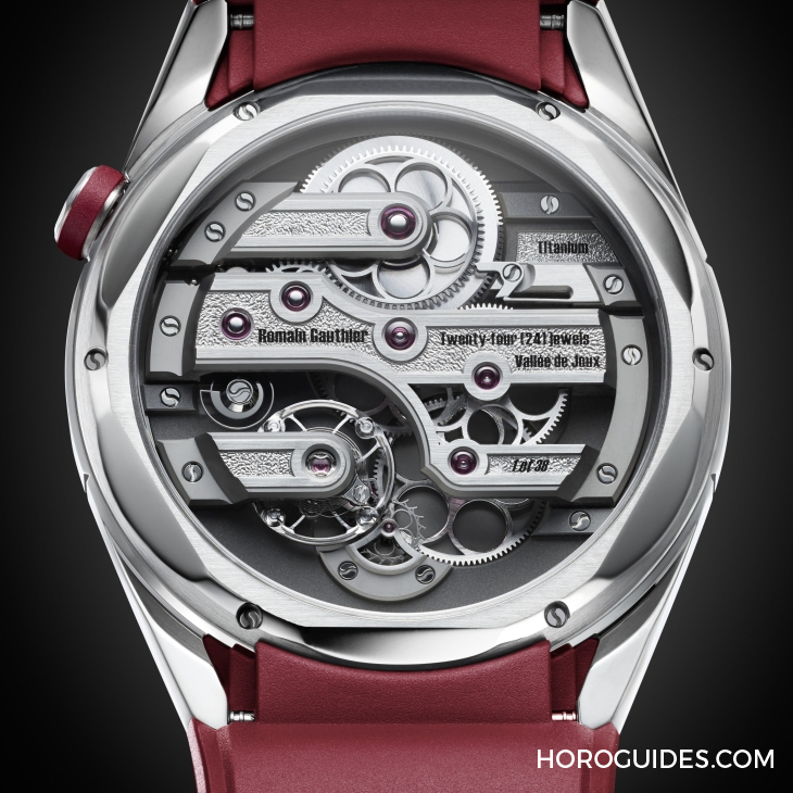 Romain Gauthier C系列推出第五代鈦金屬新作! 獨特的手工鑿刻紋理香檳面-復(fù)刻表